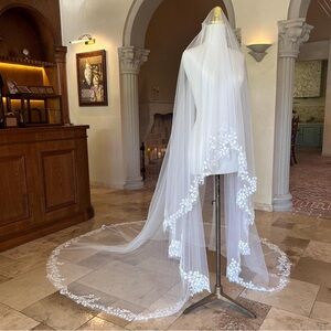 Elegant White Bridal Veil with Floral Appliques